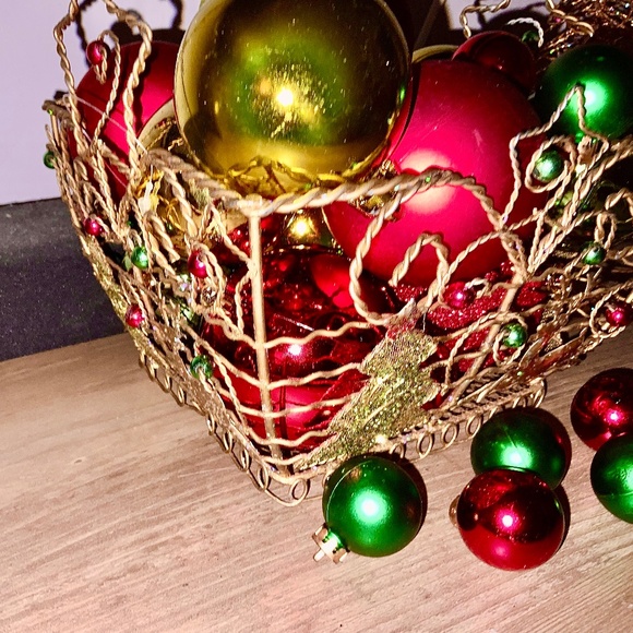 Gold Christmas table top display - Picture 3 of 3